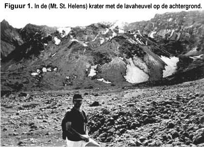 De auteur, K. Swenson, voor de lavaheuvel, in de krater van Mount St. Helens